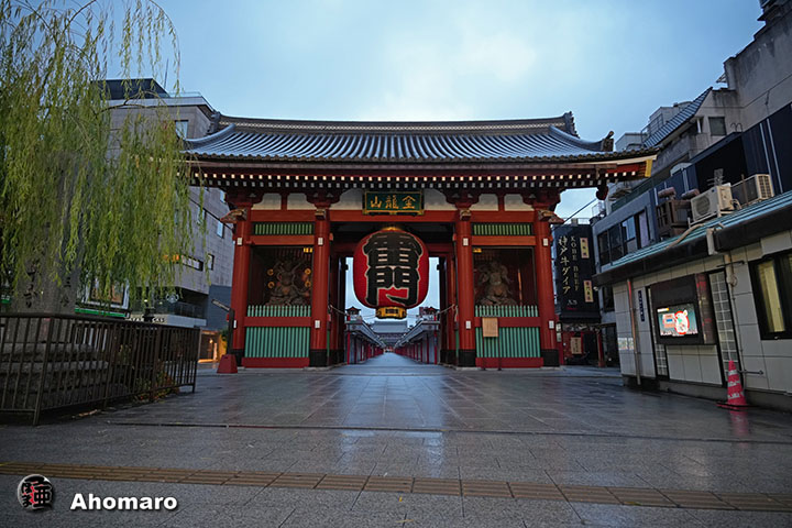 雷門前
